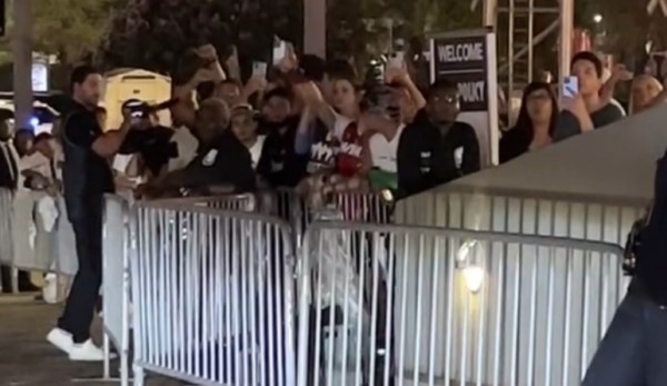 "ČIJE KONJE JAŠEŠ NIKOLA" Srpski navijači Jokiću priredili nesvakidašnji dogođaj (VIDEO)