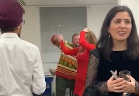 SKANDALOZNO! Novi snimak otkriva kako su se političari zabavljali dok su građani bili „pod ključem“