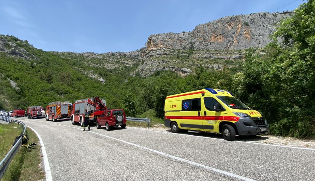 DETALJI TRAGEDIJE U HRVATSKOJ Srušio se helikopter mađarske vojske kod Drniša, ima mrtvih (FOTO)
