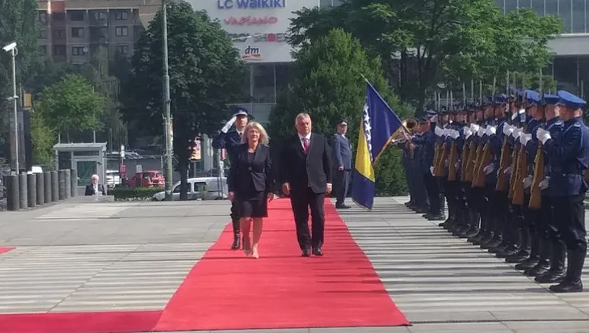 Orban stigao u zvaničnu posjetu BiH, dočekala ga Krišto