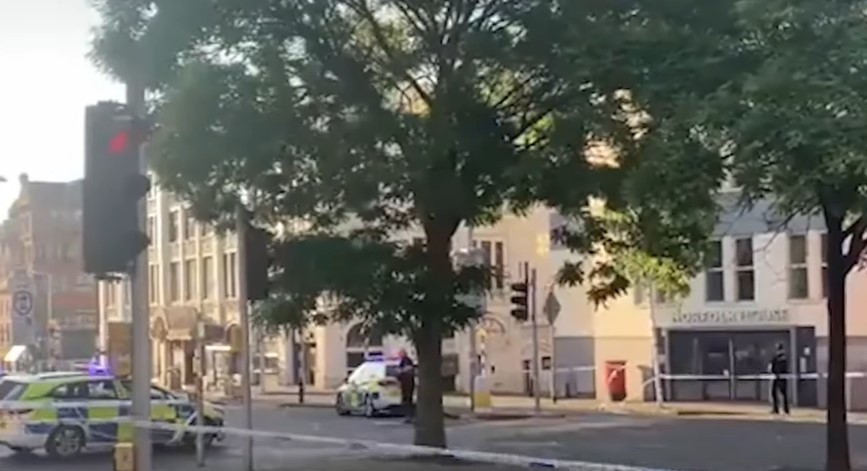 BRITANCI NA NOGAMA Stravičan incident u Notingemu, tri osobe mrtve