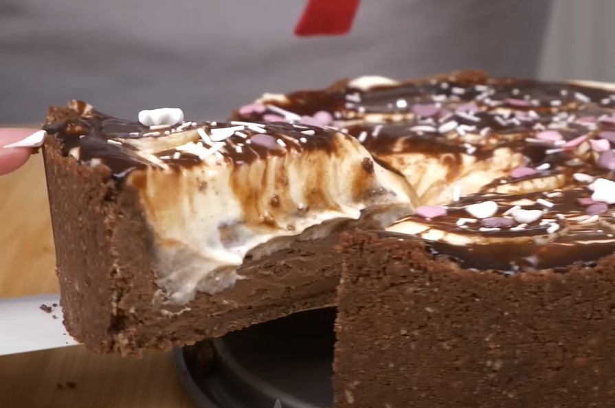 TORTA SA BANANAMA I NUTELOM Crni i bijeli fil, voće i keks - top kombinacija za ljeto