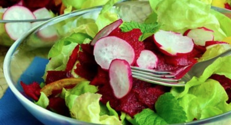 Sibirska salata: Kombinacija mesa, povrća i sira čini je zdravom i hranljivom
