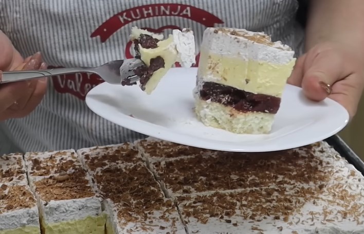 RAFAELO LEDENE KOCKE SA VIŠNJAMA Čuvena čokoladna poslastica u kombinaciji sa voćem i kokosom