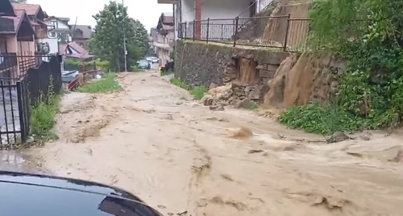 "KAO DA JE VRBAS PROTUTNJAO KUD MU MJESTO NIJE" Banjalučani sa zebnjom prate prognozu: Samo da se jučerašnji dan ne ponovi!