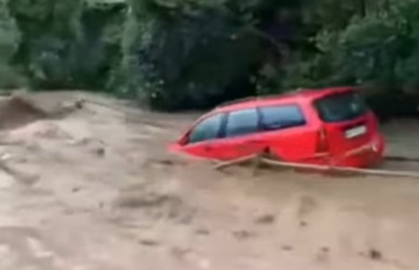 ZASTRAŠUJUĆI PRIZOR Priroda "pokazala zube"! Video nevremena u Novom Pazaru šokirao region!