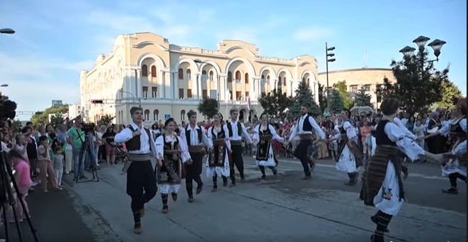 BANJALUKA OBILJEŽAVA DUHOVE Pripremljen slavski ručak, defile kočija i bogat kulturni program (VIDEO)