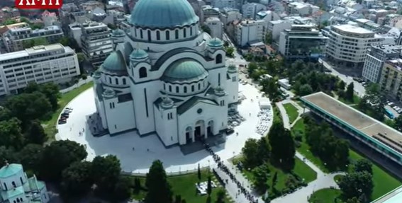 Beograd ispraća svetitelja, veliki broj vjernika u redu čeka da se pokloni moštima vladike Nikolaja (VIDEO)
