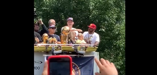 JOŠ JEDAN INCIDENT U DENVERU Jokić pogođen u glavu! "Sad stvarno želi da ode kući" (VIDEO)