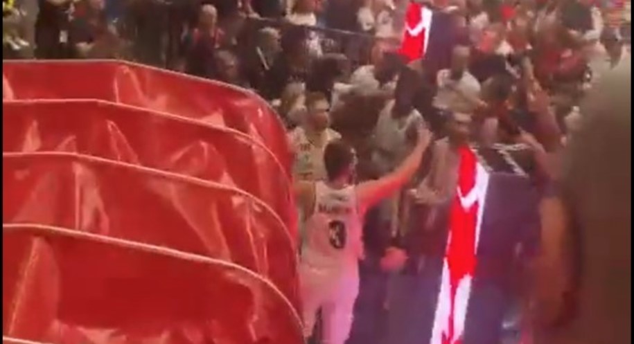NEVIĐEN SKANDAL U ITALIJI Teodosić uletio na tribinu i pobio se sa navijačima (VIDEO)
