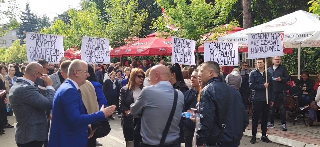 "HOĆEMO MIR, A NE SUZAVAC I ŠOK BOMBE" U Zvečanu i danas veliki broj Srba