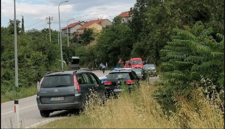 TEŠKA NESREĆA KOD TREBINJA Autobus udario u brdo, dvoje poginulih