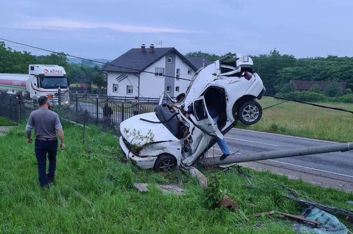 TEŠKA SAOBRAĆAJNA NESREĆA U BRČKOM Nastradao otac šestoro djece (VIDEO)