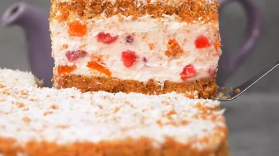 SAVRŠENA LJETNA TORTA SA VOĆEM Kombinacija plazme, jagoda i kokosa ostavlja bez daha 