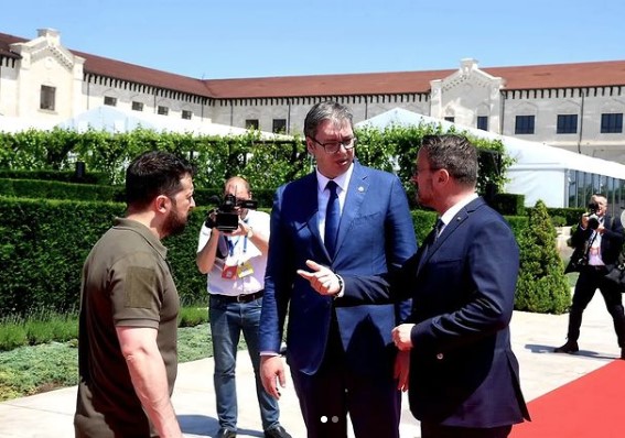 VUČIĆ SE SUSREO SA ZELENSKIM Kratak i dobar razgovor sa predsjednikom Ukrajine (FOTO)