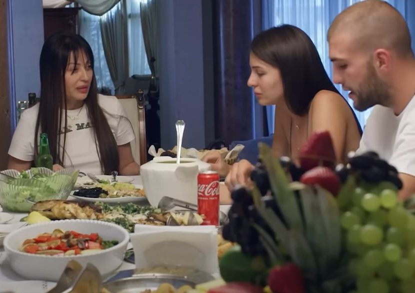 Kadrovi iz porodične vile na Dedinju: Anastasija prvi put pred kamerama nakon gubitka bebe (FOTO)