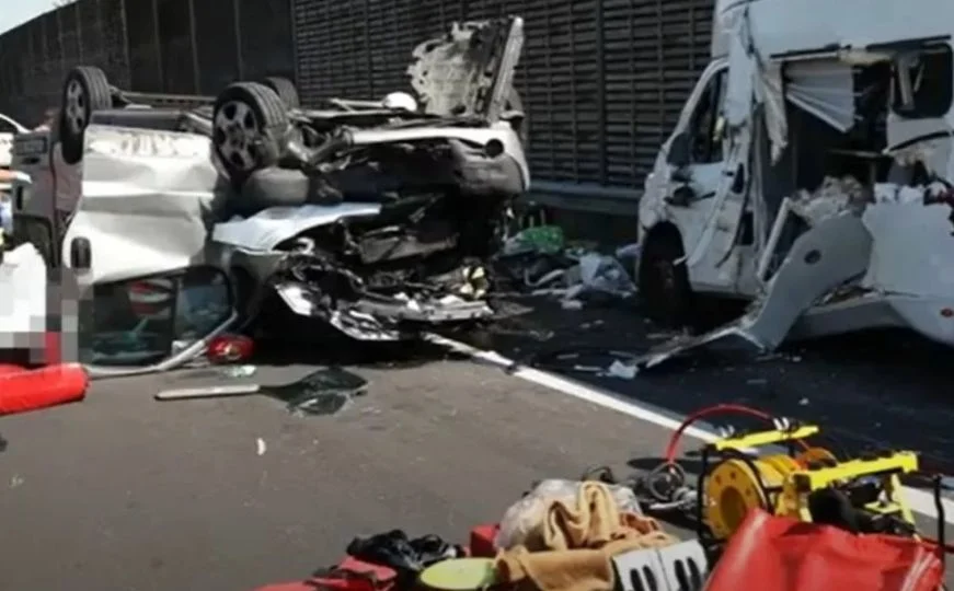STRAVIČNA SAOBRAĆAJNA NESREĆA U AUSTRIJI Za volanom minibusa bio vozač (28) iz BiH: 11 povrijeđenih osoba