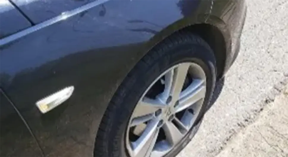 Banjalučanin oštetio auto na oronulom asfaltu pa poručio Gradskoj upravi: Da mi refundirate troškove za pneumatik (FOTO)