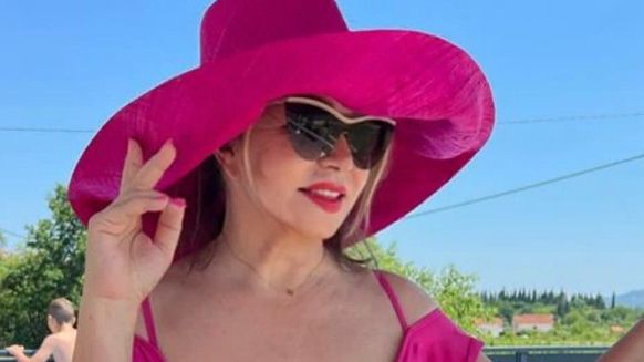 GORI INSTAGRAM Neda Ukraden u 73. godini pozirala u kupaćem kostimu (FOTO)
