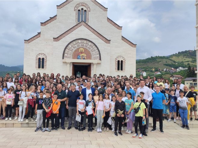 Djeca sa Kosova i Metohije stigla u Višegrad (FOTO)