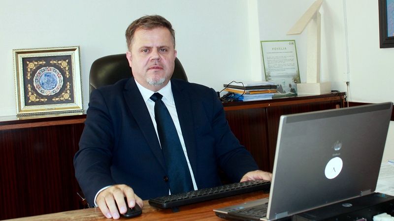 NAPADAČ UHAPŠEN, PRONAĐENO ORUŽJE Oglasio se načelnik Lukavca nakon pucnjave školi (FOTO)