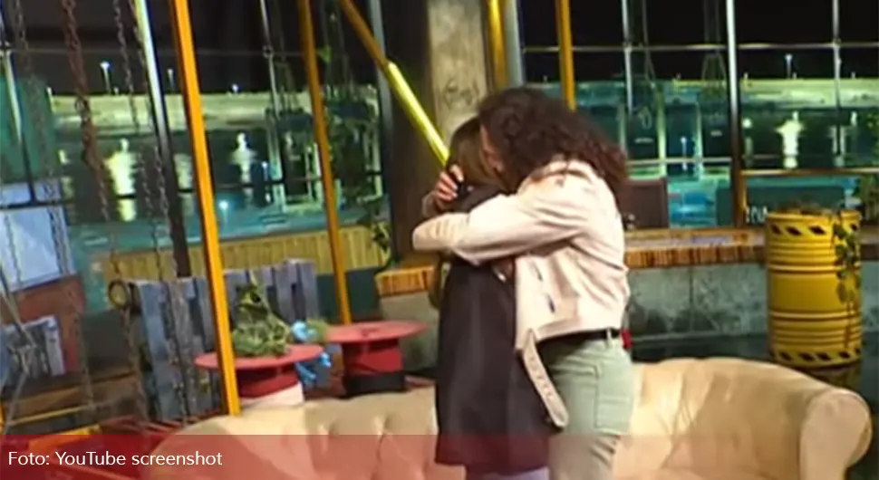 "OVO JE ŠALA, HALUCINIRAM" Fudbalerka zaprosila novinarku pred kamerama (VIDEO)