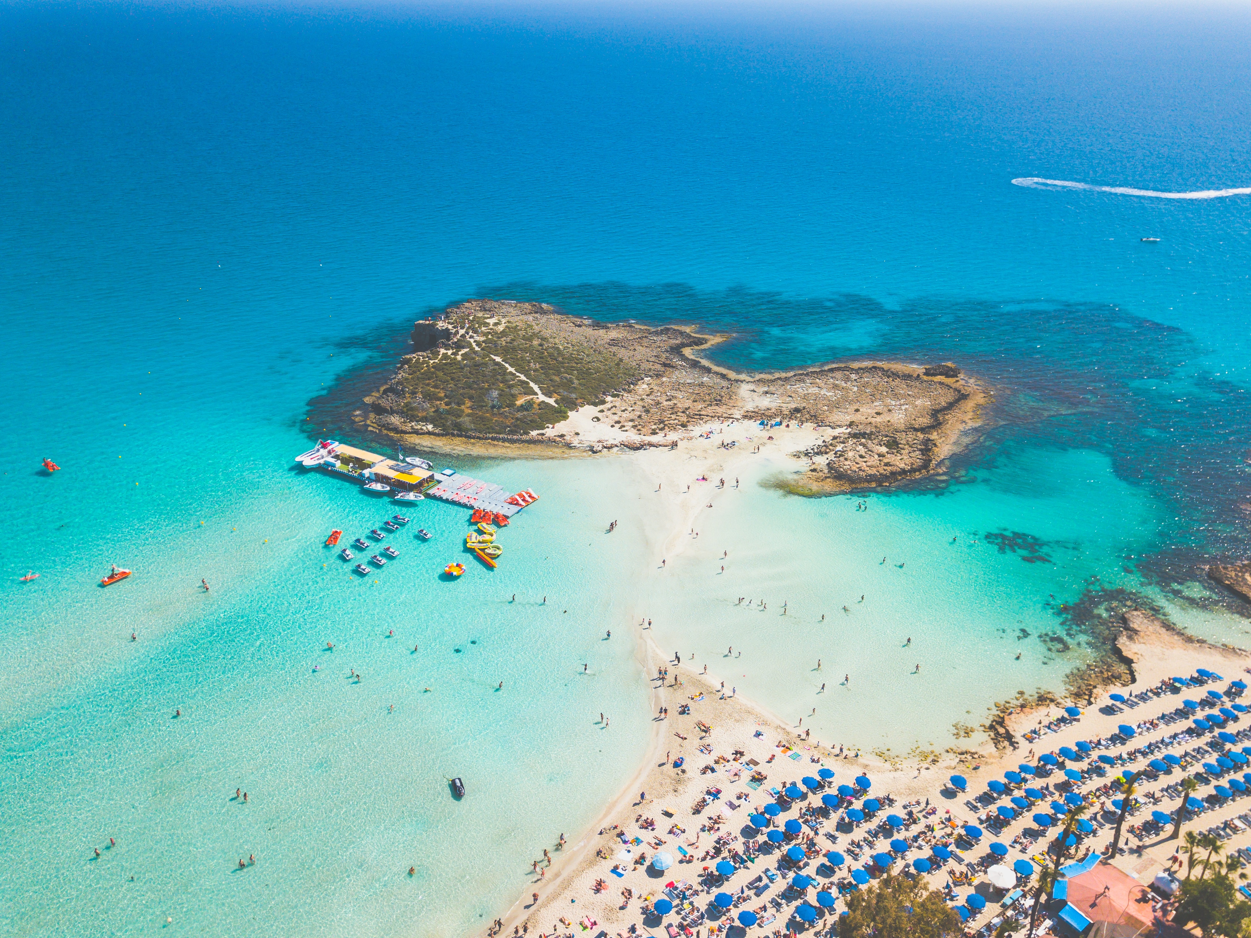 MEĐU NJIMA 14 DJECE Najmanje 26 turista završilo u bolnici zbog trovanja, dva radnika pod istragom