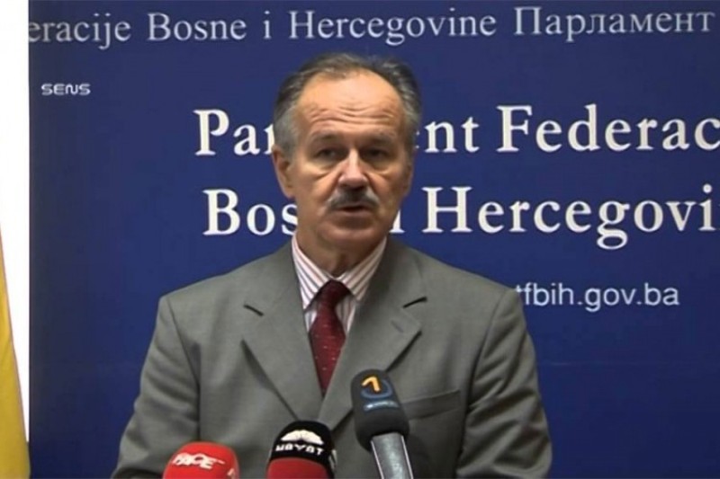 U školi u Lukavcu upucan sin političara