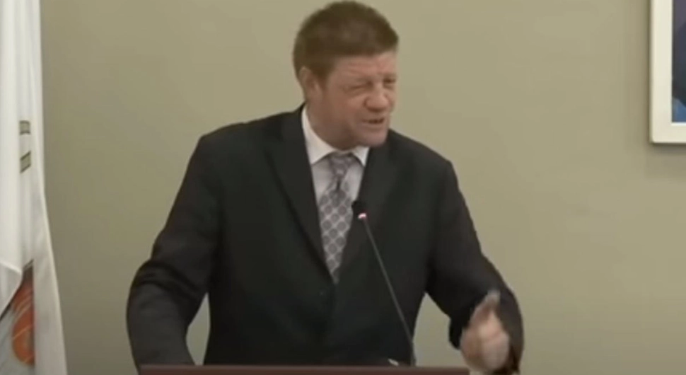 KAD POMISLITE DA STE SVE VIDJELI... Poslanik tražio otvaranje javne kuće, psovao i lupao na sjednici (VIDEO)