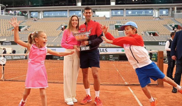 SUPRUGA NAJBOLJEG IKADA Oglasila se Jelena Đoković, emotivnije i ljepše fotografije porodice Đoković niste vidjeli (FOTO)