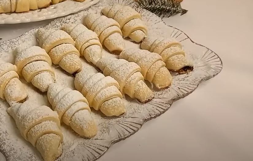 Bakin recept za prhke kiflice od masti s pekmezom, najljepšu poslasticu iz djetinjstva