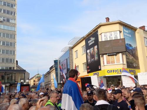 Ljubiša Petrović sa pristalicama stigao na Trg Krajine (FOTO)