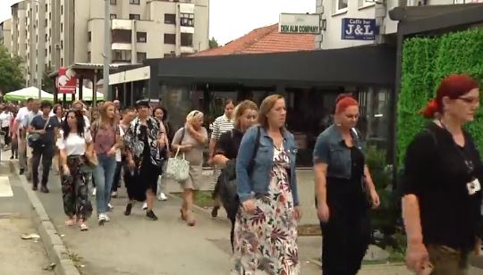 Mirna protestna šetnja u Lukavcu zbog pucnjave u školi