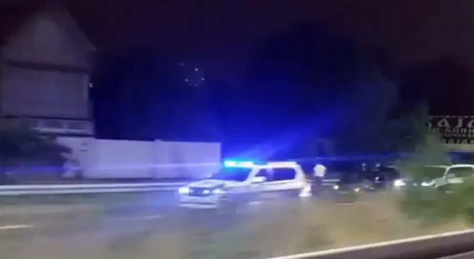 POPUT FILMSKE SCENE Pijana mušterija ukrala taksi u Beogradu, snimljena potjera (VIDEO)