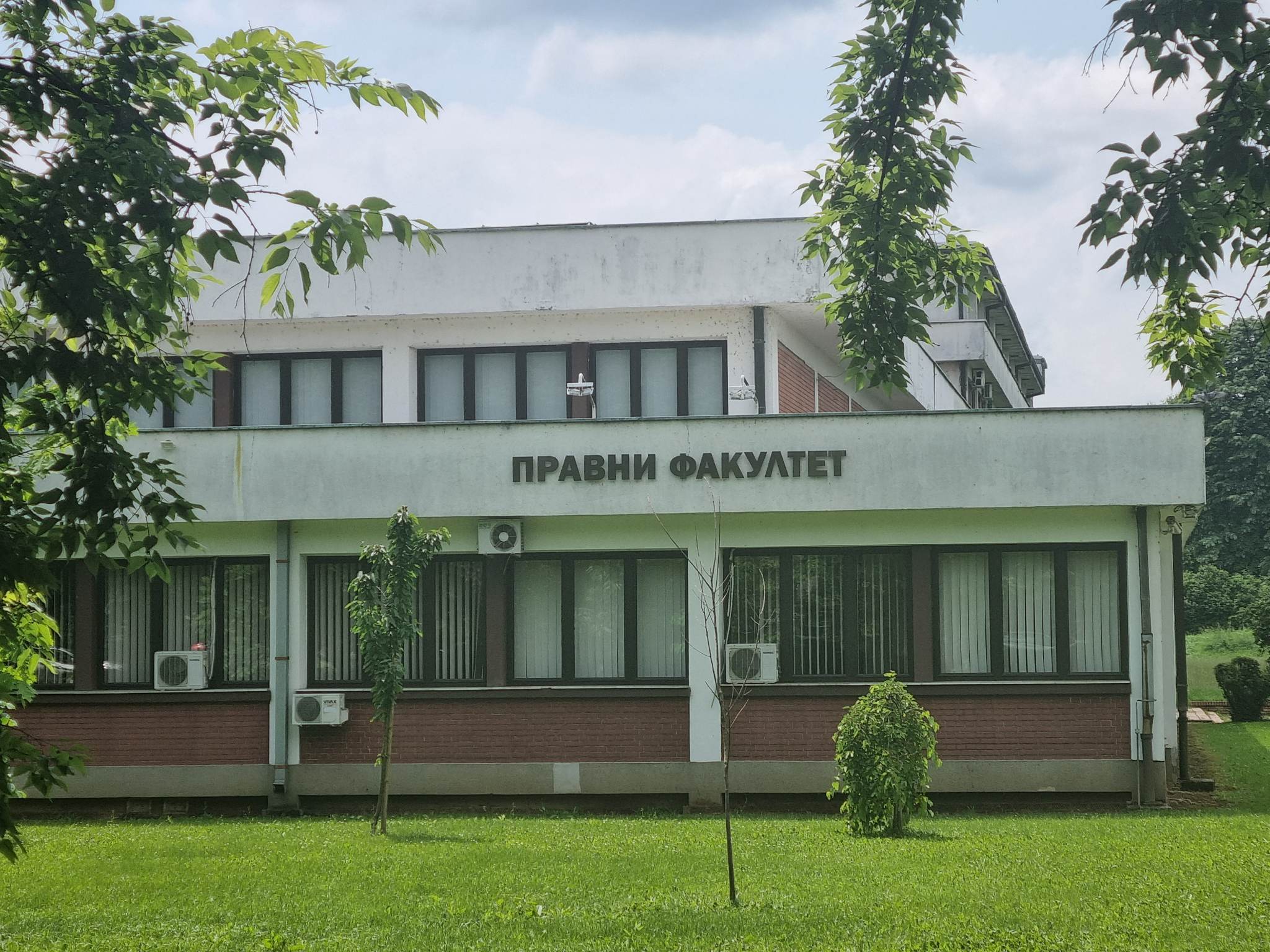 "ŠARANJE" MU SE OBILO O GLAVU Viši asistent Pravnog fakulteta udaljen sa radnog mjesta