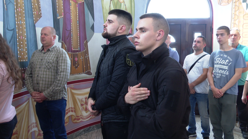 DUHOVNI IZAZOV OD 400 KILOMETARA Ognjen i Srđan krenuli na hodočašće do manastira Ostrog (FOTO)