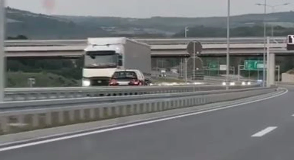 "KO JE OVOM VOZAČU DAO DOZVOLU?" Ušao u suprotan smjer, pa izazvao sudar (VIDEO)