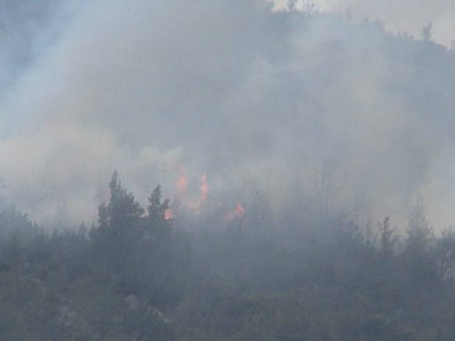 APOKALIPTIČNI PRIZORI IZ DALMACIJE Јoš gori kod Šibenika, na terenu 160 vatrogasaca, ima i povrijeđenih (VIDEO)