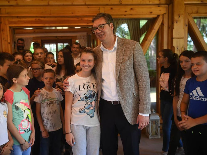 Vučić danas sa srpskom djecom iz regiona