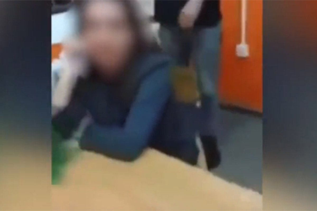 Priveden učenik koji je profesorici izmakao stolicu