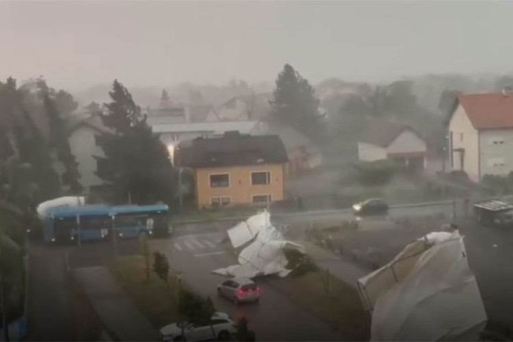 TROJE MRTVIH U NEVREMENU U HRVATSKOJ I SLOVENIJI Dva muškarca i žena stradali kada je na njih palo drveće