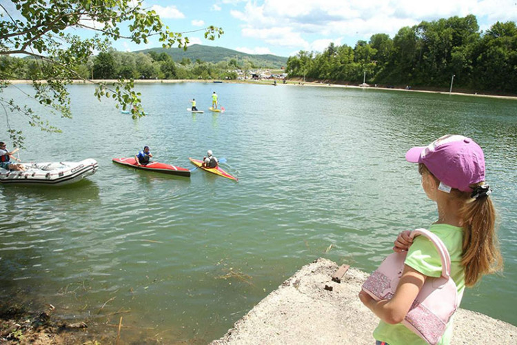 SUTRA VELIKO PORODIČNO DRUŽENJE Besplatan prevoz do jezera na Manjači