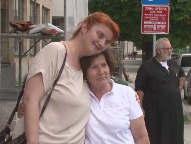 NERASKIDIVA VEZA I NAKON 27 GODINA U Foči grčke porodice iz Larise koje su u svojim domovima ugostile djecu poginulih boraca