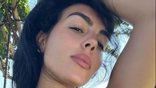 ODMOR OD SAUDIJSKE ARABIJE Georgina na godišnjem ne izlazi iz kupaćeg kostima (FOTO)
