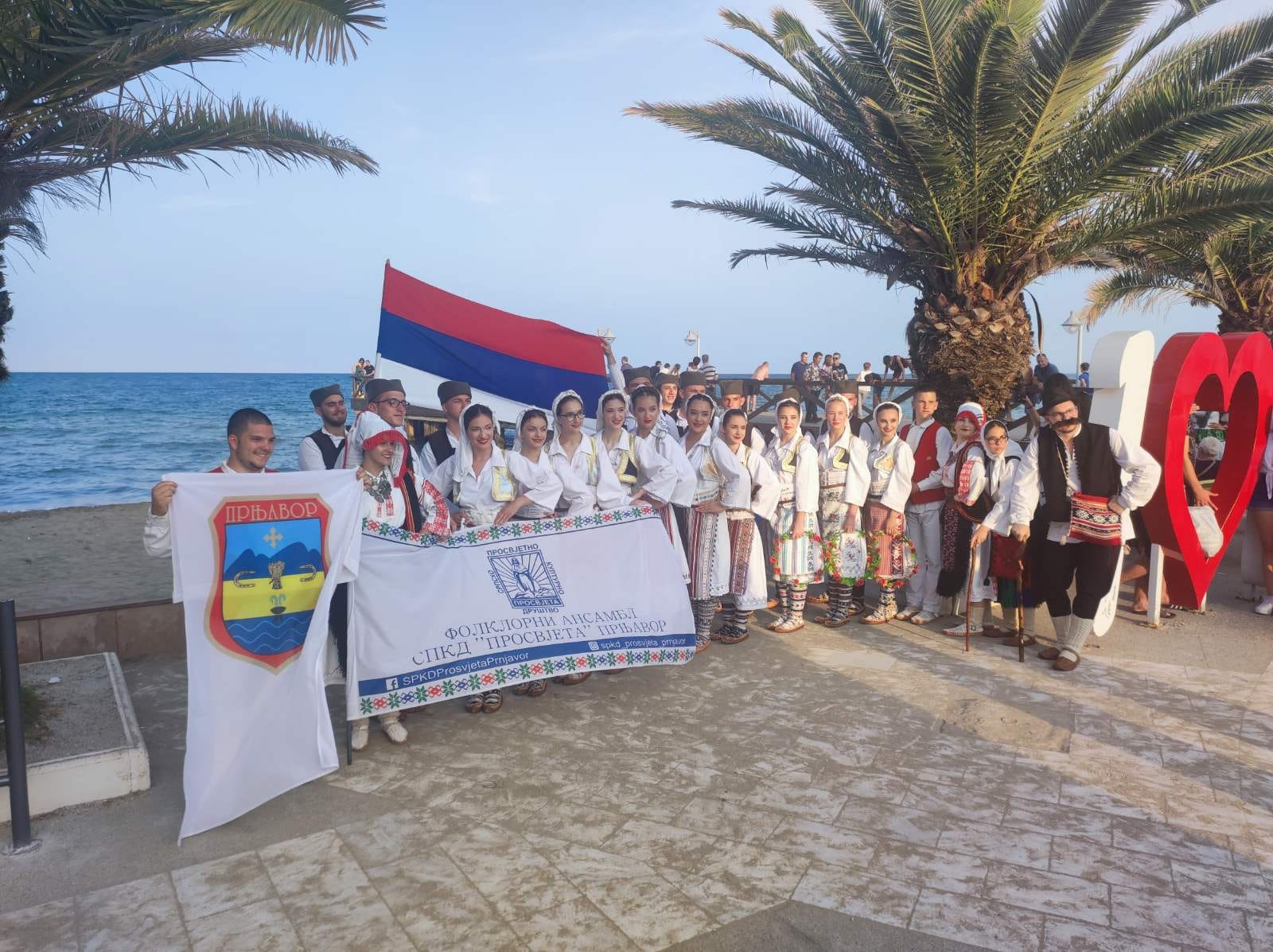 PRNJAVORČANI "ZAPALILI" GRČKU Folkloraši zaigrali na plaži, koreografija oduševila gledaoce (VIDEO)