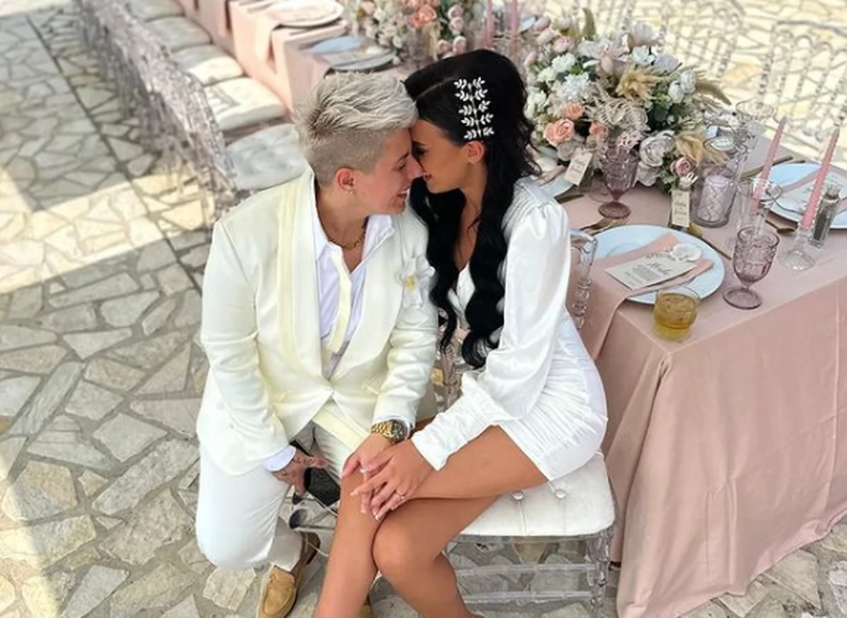 SUZE I SREĆA NA SVADBI Anita i Matora se vjenčale na Svetom Stefanu (FOTO)
