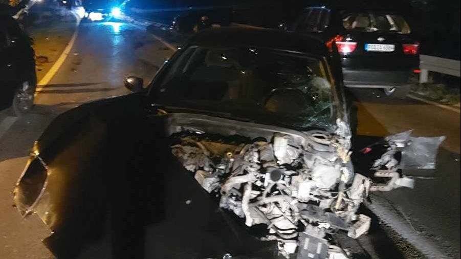 TEŠKA SAOBRAĆAJKA KOD ZENICE U nesreći učestvovalo pet vozila, dvije osobe završile u bolnici