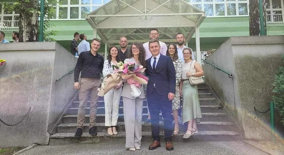 Prelijepa priča iz Travnika:  Brat i sestra u razmaku od sat vremena dobili zvanje doktora medicine