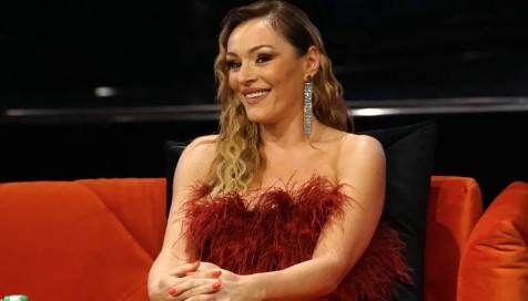 ANABELA POSMATRA SLIKU SA NEVJERICOM Ovo je nosila na vjenčanju, a Gagi je pravi hit (FOTO)
