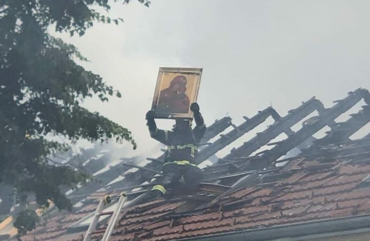 ČUDO BOŽIJE! U Rumi izgorjela kuća, ali ikona je ostala netaknuta (FOTO/VIDEO)